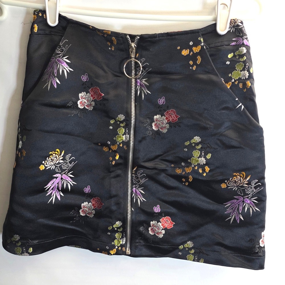 HONEY PUNCH Skirt Small Black Floral Flowers Satin Zipper Read Blem Wear Craft‎